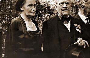 Robert Smallbones, a British diplomat who created a visa program that enabled Jews to escape Nazi-occupied Germany, and his wife, Inge.