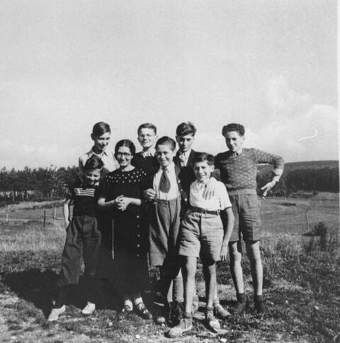 A group of Jewish children pose outside in the town of Le Chambon